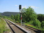 In der Station Untermaßfeld steht dieses Lichtsignal Richtung Grimmenthal.Aufgenommen am 05.Juni 2023.