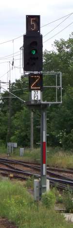 Ks-Signal im Bahnhof von Knigs Wusterhausen, wo der Tf mit 50Km/h vorbei fahren kann. Doch was bedeutet das  Z ??