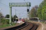 Signalbrcke mit Vorsignal in Rheydt Hbf am 8.April 2011.