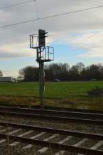 KST-Signal an der Kbs 465 in Fahrtrichtung Grevenbroich bei Gierath am ehemaligen Bü an der alten L 116. 9.1.2016