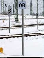Blick auf ein Schild mit dem Kürzel  OB  (Beginn Ortsstellbereich), das in Halle (Saale), Karl-von-Thielen-Straße, im Gebiet der DR steht. [18.3.2018 | 11:46 Uhr]