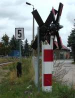 Lf 7 in Launitz, nach dem Durchfahren der Ortslage drfen die Zge der Schsischen Stdtebahn wieder 50 km/h schnell fahren.