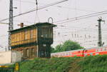  06.Mai 2006, im südlichen Vorfeld des Bahnhofes Dresden-Neustadt steht dieses Stellwerk.