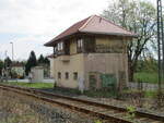 Als noch der Containerbahnhof in Sonneberg Ost existierte,gab es auf dem dortigen Stellwerk noch genügend Arbeit.An der Ausfahrt Richtung Lauscha fotografierte ich am 28.April 2022.