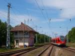 429 027-6  passiert am 30.05.09 das Stellwerk im Ostseebad Binz als RE 33311 Stralsund - Ostseebad Binz und fhrt nun auf Gleis 1 ein.