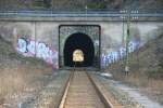 Mal etwas fr Fans der Geometrie. Blick durch die quadratische Durchfhrung der Straenunterquerung ins Oval des Schlokopf-Tunnel bei Vorwerk. (Bahnstrecke Siegen - Bad Berleburg, Rothaar-Express) 07.03.2009