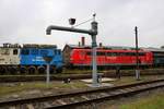 Blick auf einen Wasserkran am Historischen Lokschuppen Wittenberge der Dampflokfreunde Salzwedel e.V., der vor einigen Achsen und einer BR 151 steht. Aufgenommen während der Herbstdampftage. [7.10.2017 | 15:29 Uhr]