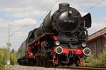 Die 01 1075 der Stoom Stichting Netharland (SSN) am 16.4.11 mit einem Sonderzug zum Eisenbahnmuseum Bochum-Dahlhausen,wegen der Dampftage am 16 und 17.4 bei der Durchfahrt durch Essen Horst.