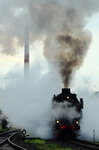 Etwas Show gehört dazu: 011 075-9 bei einer Führerstandsmitfahrt am 16.04.2016 im Eisenbahnmuseum Bochum-Dahlhausen