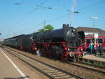 Am 22.5.2010 konnte ich die 01 1066 des Historischen Dampfschnellzug der Ulmer Eisenbahnfreunde mit einen Sonderzug aus Stuttgart nach Neuenmarkt-Wirsberg beim Halt in Ansbach Fotografieren.