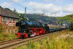 012 104-6 (01 1104) mit Westfalendampfsonderzug nach Rüdesheim in Oberwinter, am 23.09.2023.