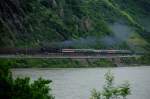 Mit 13 (!) Schnellzugwagen die herrliche Rheinstrecke, vorbei an der Loreley, bis nach Bacharach: 01 1066 und ihr Sonderzug von Haltern am See bis in das traumhafte Bacharach.