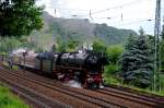 Nach kurzem Aufenthalt in Bacharach, bei dem alle Fahrgste ausstiegen, um mit einem Rhein-Schiff bis Koblenz zurckzufahren, zog 01 1066 ihren Zug Richtung Bingen...