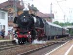 Nach ihrer Pendelfahrten zwischen Hausach und Offenburg, traff am Abend die 01 1066 in Villingen ein (12/07/09).