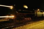 Zauber  der Nacht!  012 100-4 (auf dem Bild noch ohne Computernummer) fhrt um 01:05Uhr  im August 2001 aus dem Bahnhof Diepholz aus(Strecke Bremen-Osnabrck ,eine alte Stammstrecke der Lok).