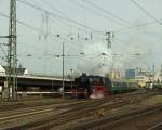 01 1066 erreicht mit dem Dampfsonderzug DPE13290 aus Trier den Koblenzer Hbf.