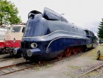 Stromlinienschnellzuglok 01 1102 und 113 311 aus Anlass des 175-jhrigen DB-Eisenbahnjubilums vereint im Sddeutschen Eisenbahnmuseum Heilbronn am 19. und 20.06.2010