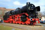 01 1063 in neuem Farbkleid frisch restauriert vor dem Braunschweiger Hauptbahnhof  am 03.03.2013