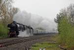 01 1066 / 012 066-7 mit ihrem 15 Wagen Sonderzug bei Erftstadt auf dem Weg rtg Trier/Saarbrcken am 27.04.2013