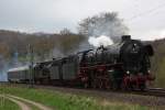 01 1066+78 468+zwei Personenwagen am 19.4.13 auf dem Weg nach Bochum-Dahlhausen.Hier zwischen Essen-Kettwig und Werden.