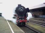 Die Ulmer Eisenbahnfreunde mit der Dampflok 01 1066 unter Volldampf auf dem Heimweg am 16.05.2005.