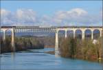 012 066-7 mit ihrem  Gotthardzug  auf der Rheinbrücke in Eglisau.