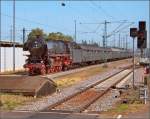 Deutschlandtour. 01 1066 bekam wegen der hohen Brandgefahr bei der Deutschlandtour mit den 01en mehr zu tun als vorgesehen. Einfahrt des Sonderzuges nach Offenburg auf das Gleis der Schnellfahrstrecke. August 2015.