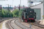 01 066 setzte am 5.7.09 in Ansbach um, bevor sie mit dem Sonderzug zum 150-jährigen Jubiläum nach Gunzenhausen zurück fuhr. Rechts der Schuppen, in dem bis heute Skl übernachten.