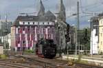 Ein wenig verloren wirkt 01 1066 am 18.06.16 im Koblenzer Hbf