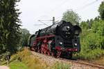 Mit dem zweiten Dampfzug (Titisee - Seebrugg) fuhr am 30.07.2017 die EFZ 01 519 zwischen Aha und Schluchsee über die Dreiseebahn durch den Hochschwarzwald in Richtung Zielbahnhof.