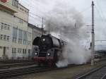 Die 01 533 mit einem IGE Sonderzug am 02.02.2008 bei der Ausfahrt aus Salzburg Hbf.