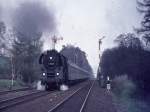 Aus dem Todesstreifen der Zonengrenze (vom Standpunkt des Fotografen aus cirka 150 Meter) rauscht die 01 5 in Richtung Hnebach Bebra.