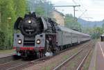 01 1533-7 mit Sonderzug in Bonn-Oberkassel zu vorgerckter Stunde am 28.05.2011 