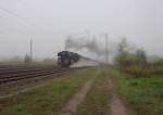 Leider hielt sich der Nebel hartnckig.01 0509 zieht am 06.05.2012 ihren Sonderzug aus Zwickau(Sachs.)Hbf nach Neuenmarkt-Wirsberg.Schubuntersttzung gabs von 112 565.