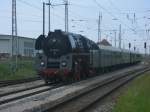 Auch in diesem Jahr besuchte wieder die 01 0509 das Bahnhofsfest in Putbus fr vier Stunden.Hier erreichte der Sonderzug aus Cottbus,am 19.Mai 2012,pnktlich den Bahnhof Bergen/Rgen.Nach der Einfahrt