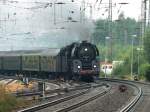 An einem regnerischen Samstag fuhr der Hanse Sail Express von Braunschweig mit der Schnellzugdampflok 01 1533-7 der ÖGEG nach Rostock.