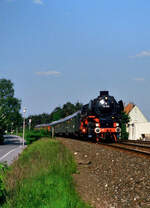 Schnellzugdampflok der DB-Baureihe 01 auf Sonderfahrten zwischen Nürnberg und Amberg.
Datum: 25.05.1985