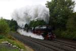 Der letzte Pendelzug des 01-Treffens wurde gleich mit drei Dampfloks der Baureihe 01 geführt: 01 150, Pacific 01 202 und 01 1075 verlassen am 21.09.2014 Neuenmarkt-Wirsberg auf dem Weg Richtung