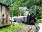  RHEINGOLD - der historische Rheingoldzug mit Dome-car und Schnellzug-Dampflok  01150 bei Sonderfahrt am 15.5.2016 bei Einfahrt in den Bahnhof BACHARACH/RHEIN...