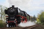 01 150 unter Volldampf auf der Fahrt zum Essener Hbf wenig Meter hinter dem Haltepunkt Essen-Horst am 17.4.2016