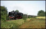 Dampflok 01066 des Museum BW Nördlingen hat hier mit ihrem Personenzug am 25.8.2002  Dinkelsbühl verlassen und fährt zurück nach Nördlingen.