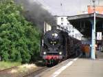 Die 01 118 steht mit ihrem Sonderzug nach Frankfurt(M) Sd mit 4 Wagen (2 D-Zug-Wagen, 1 Salonwagen und 1 Kanzelwagen) am 23.06.2007 in Kassel Hbf.