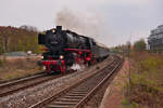 01 202 mit einem Sonderzug zum Dampfloktreffen Dresden bei der Durchfahrt in Nürnberg Ost, 10.04.2019