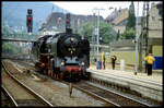 Dampflok 01118 rollt hier am 3.10.2005 in Neustadt an der Weinstraße an den Bahnsteig, um im Rahmen der Rheinland Pfalz Dampftage einen Zug zu übernehmen.