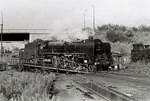 01 2204 auf der Drehscheibe im Bahnbetriebswerk Dresden-Altstadt, fotografiert im April 1977