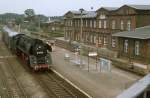 01 1519 6 im Bahnhof von Karow (Meckl.) mit einem Sonderzug im Jahre 1992