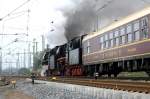 Ein Nachschu der 01 1533-7 als Sonderzug mit Mitropa -Wagen von Dresden nach Riesa, hier in Coswig kurz vorm Bahnhof, 12.04.2014 09:52 Uhr