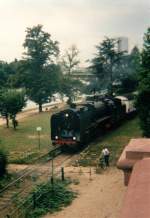 01 118 der Historischen Eisenbahn Frankfurt beim Jubilum 125 Jahre Frankfurter Hafenbahn mit einem Sonderzug in der Nhe des Eisernen Stegs.