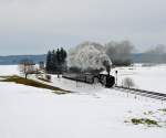 01 066 mit Sonderzug UEF 97 nach Oberstdorf.Aufgenommen bei Görwangs im Winterlichen Allgäu am 21.2.2015.