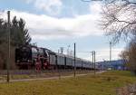 
Die Zweizylinder-Schnellzuglokomotive 01 118 der HEF (Historischen Eisenbahn Frankfurt e. V. ), ex DR 01 2118-6, am 22.03.2015 mit dem Dampfsonderzug  WESTERWALD EXPRESS  als Eilzug 25710  (Frankfurt a.M. - Limburg/Lahn - Hachenburg), hier auf der Oberwesterwaldbahn (KBS 461) bei Rotenhain bzw. Stockum-Püschen. 

Da die Strecke hier leicht abfällt mit die Lok nur rollen lassen. 
Eigentlich sollte die 52 4867 den Zug führen, aber die 01 kommt auch sehr recht.